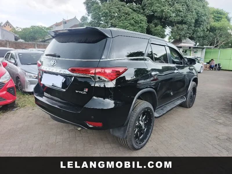 TOYOTA FORTUNER - View 3