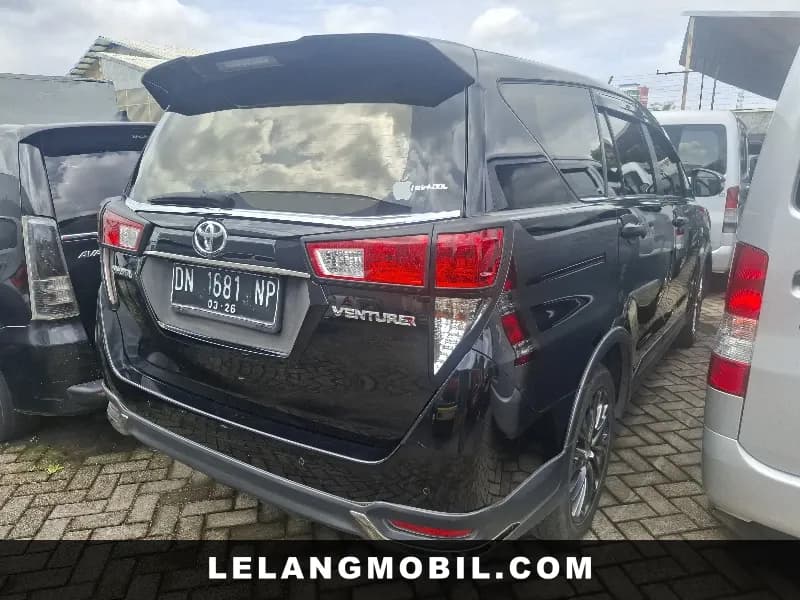 TOYOTA INNOVA - View 3