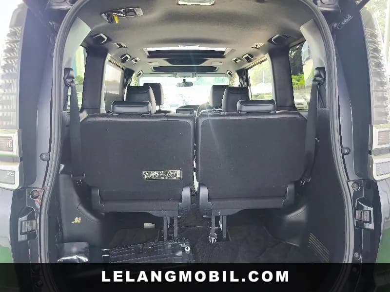 TOYOTA VOXY - View 10