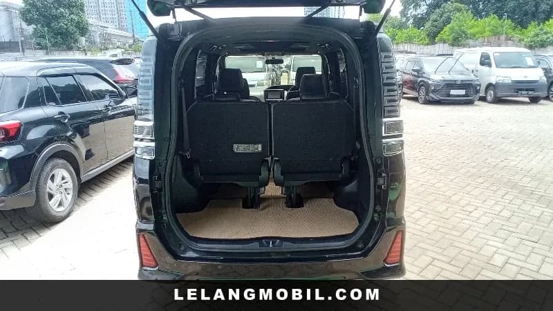 TOYOTA VOXY - View 11