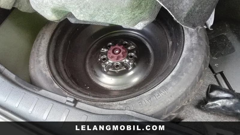 TOYOTA VOXY - View 12