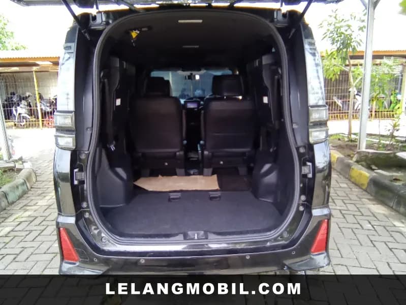 TOYOTA VOXY - View 11