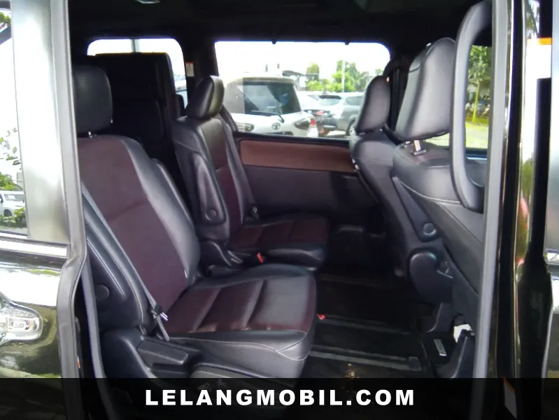 TOYOTA VOXY - View 13